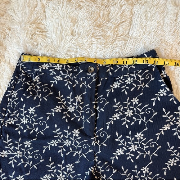 Francesca's Women’s Floral Navy Blue White Shorts Size: Medium  NWT - Picture 4 of 13